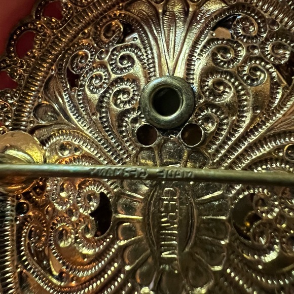 WEST GERMANY SIGNED VINTAGE GOLD TONE GLASS CAMEO FAUX PEARL PIN BROOCH - Picture 3 of 3